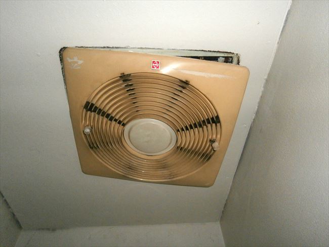 後継機に悩むナショナルFV14BTA換気扇交換｜東大阪市高井田中