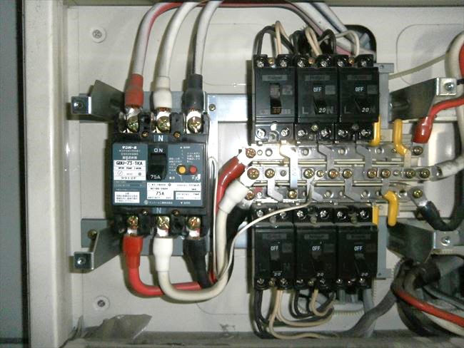 故障している3P75A漏電ブレーカー