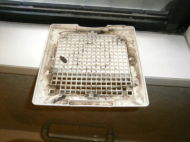 日立WK-10BH浴室換ルーバー裏のホコリ