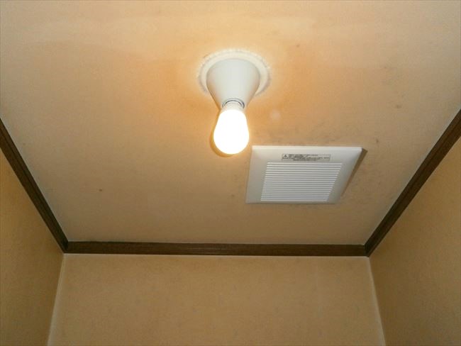 トイレ換気とトイレ照明交換後