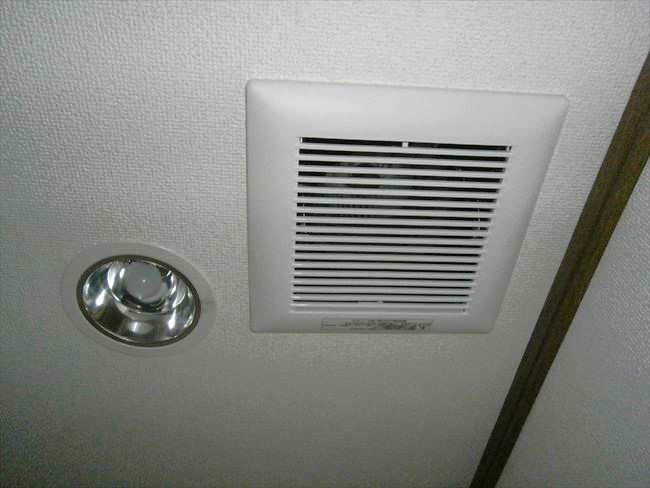 新規に取付けたWC換気扇