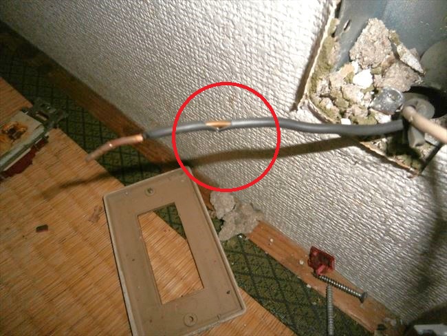 電線絶縁被覆が剥けた箇所