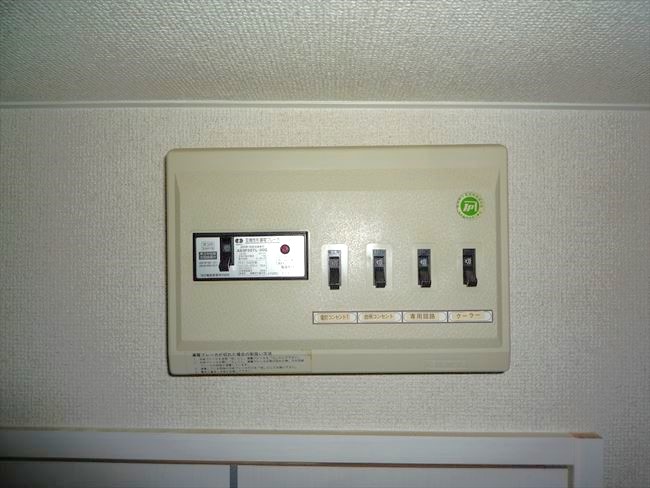 頻繁にブレーカーが落ちる分電盤