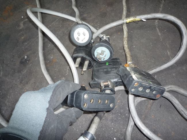 電動フォークリフト受電用ケーブル