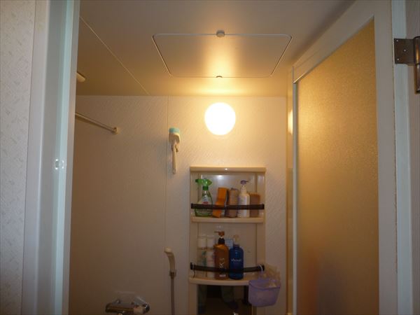 電気が点き放しの浴室照明