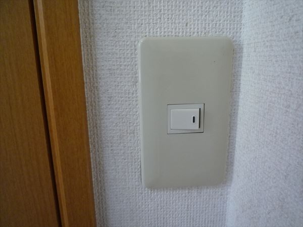 【大阪府柏原市】トイレの照明スイッチ交換