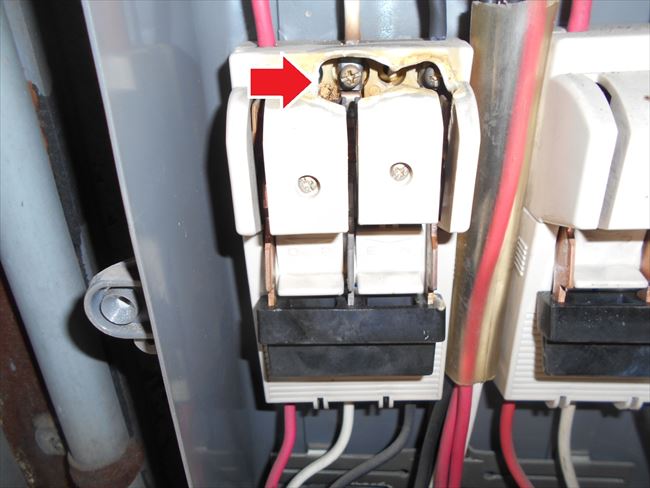 電圧200Vがかかって家電を壊した古い分電盤修理【大阪市城東区】