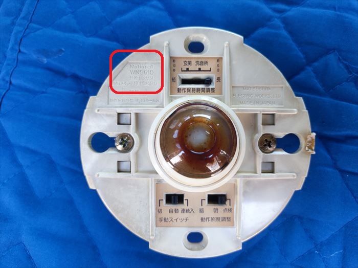 熱線センサ付自動スイッチ型番記載箇所