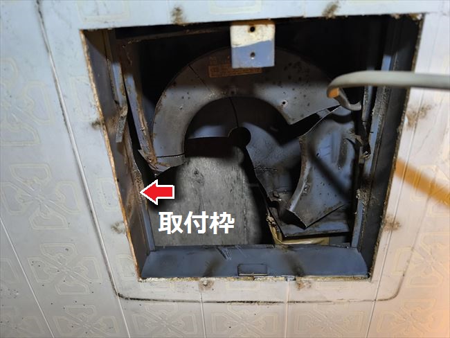先行取付けしたナショナルFV-14BTA(2部屋換気用)換気扇の解体