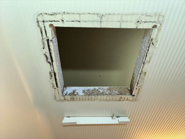 埋込換気扇開口