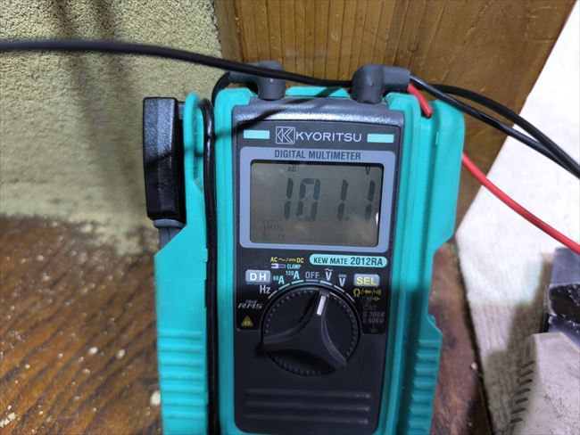 コンセント電圧101V表示