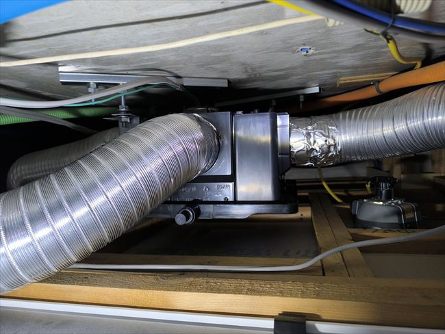 三菱 V-18ZMC6中間取付ダクト用換気扇(3部屋用)取付け