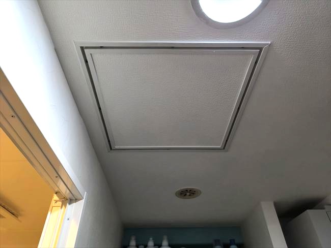 ワンタッチで開かないビス固定式450mm角点検口