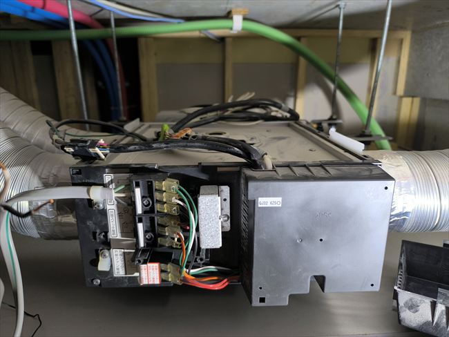 天井裏でボルト吊りしたカワック161-5520(3室用)