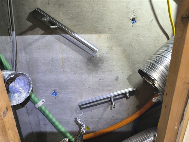 三菱天井位置調整金具取付け