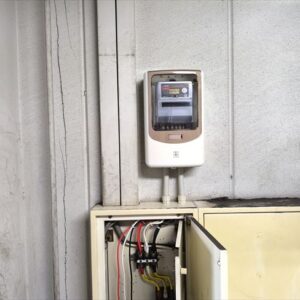 積算電力計単相三線30Aメーター取付け