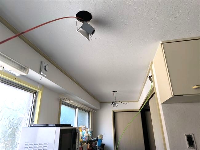 照明電源の隠蔽配線