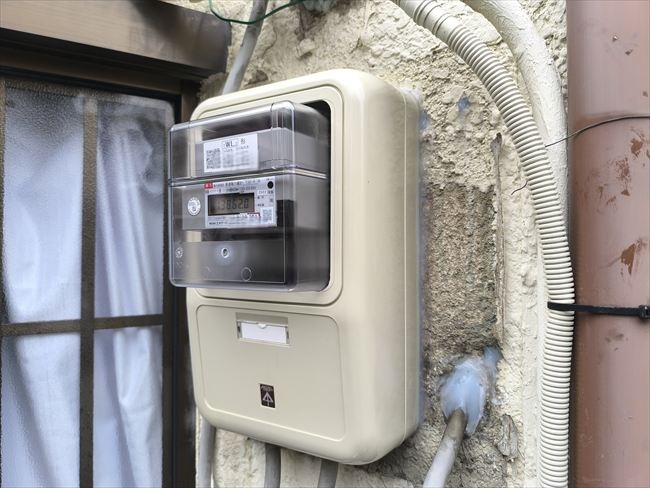 電力メーターボックスカバー取付け