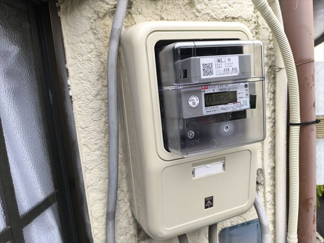 電力メーター板交換後傾き修正
