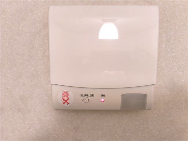 運転中の東芝VFP-8XKSD2パイプファン